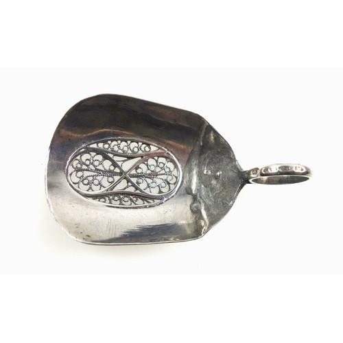 455 - George III silver caddy spoon with a leaf engraved circular bowl and bright-cut handle, Birmingham, ... 