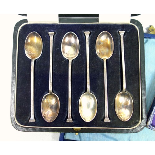 486 - Set of 6 George V silver seal top demitasse spoons, by Cooper Bros. & Sons, Sheffield, 1915; set of ... 