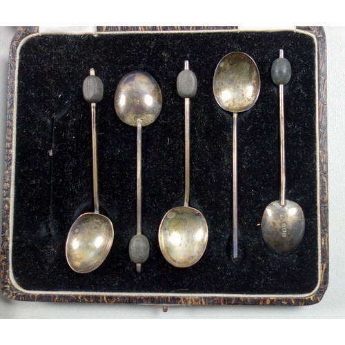 511 - Set of 9 Edwardian coffee spoons and a pair of sugar tongs, each with 