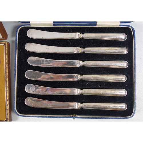 517 - Set of 6 George V silver bean top coffee spoons, by Cooper Brothers & Sons, Sheffield, 1923, cased; ... 