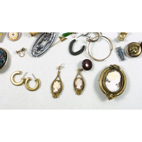 526 - A quantity of costume jewellery to include pearl necklaces, brooches, watches, earrings and military... 