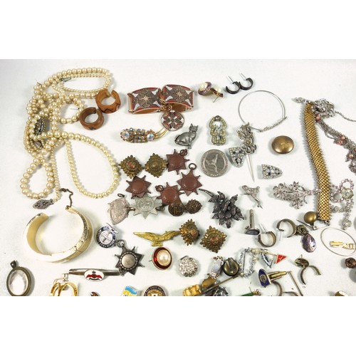 526 - A quantity of costume jewellery to include pearl necklaces, brooches, watches, earrings and military... 