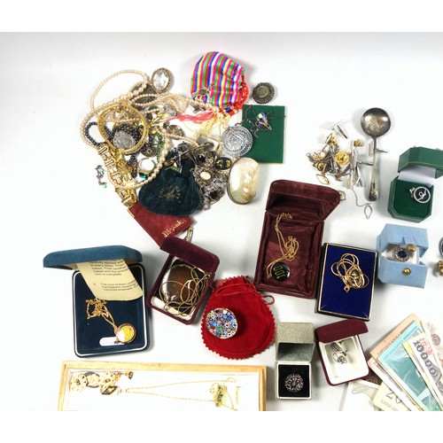 529 - Quantity of necklaces, brooches, other costume jewellery, other items, and 21 Foreign banknotes. (a ... 