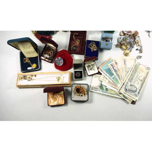 529 - Quantity of necklaces, brooches, other costume jewellery, other items, and 21 Foreign banknotes. (a ... 