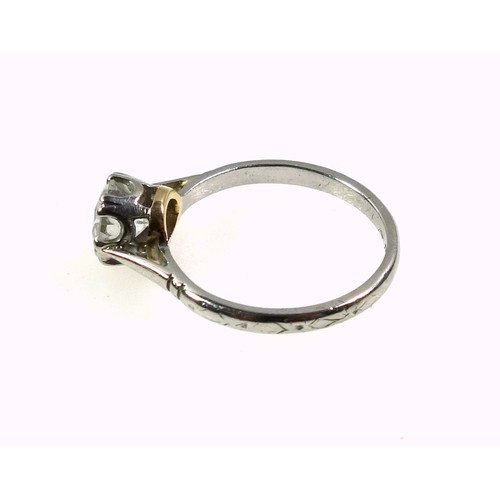 533 - White metal ring set diamond, 0.94ct. approx., 2.9grs