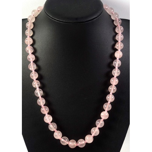 538 - A rose quartz necklace with a gilt white metal clasp stamped silver, length 62.5cm, the beads are 1.... 