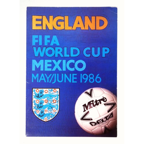 725 - Signed FIFA World Cup Mexico 1986 England gatefold brochure, the three fold brochure, signed by all ... 