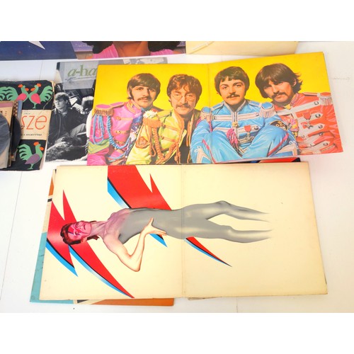 727 - Beatles Sgt. Pepper's Lonely Hearts Club Band LP, PCS 7027, gatefold, with Sgt. Pepper Cut-outs; Bea... 