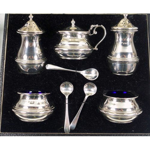 474 - George V & VI silver matched condiment set, comprising 2 pepperettes, 2 salt cellars, each with a sp... 