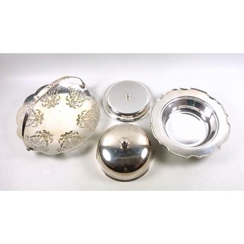 474 - George V & VI silver matched condiment set, comprising 2 pepperettes, 2 salt cellars, each with a sp... 