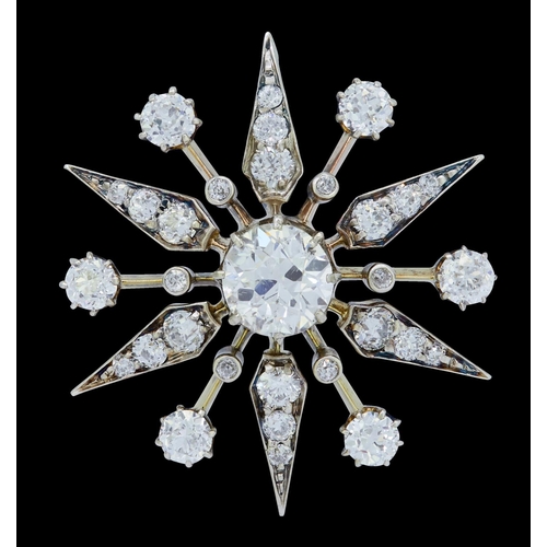 45 - IMPORTANT DIAMOND STAR PENDANT, in precious yellow metal. Set to the center with a diamond of approx... 