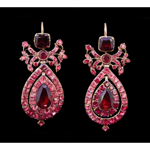 57 - ANTIQUE PAIR OF GARNET DROP EARRINGS, probably Queen Anne early 18th century.  The stylized bow top,... 