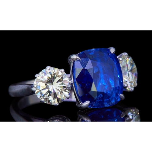 94 - IMPORTANT 4.77 CT. CEYLON NO HEAT BLUE SAPPHIRE AND DIAMOND 3-STONE RING, set to the center with a 4... 