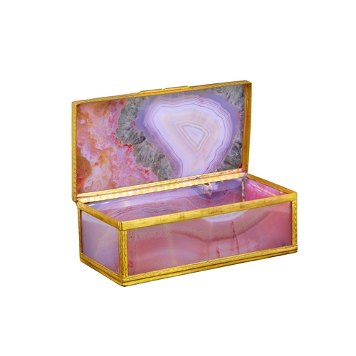 156 - ANTIQUE AGATE AND GOLD SNUFFBOX, set with 6 agate panels in gold mount with engraved decoration. Dim... 