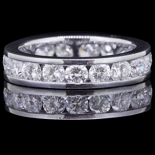 343 - DIAMOND ETERNITY RING, in platinum. Set with 19 brilliant-cut diamonds totalling approx. 2.00 ct. Si... 