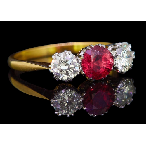 14 - RUBY AND DIAMOND 3-STONE RING, in 18 ct. gold. Set with a central ruby of approx. 1.35 ct. flanked w... 