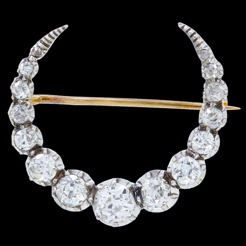 32 - ANTIQUE DIAMOND CRESCENT BROOCH, set with diamonds totalling approx. 1.50 ct. W. 2.5 cm. 3.3 grams.