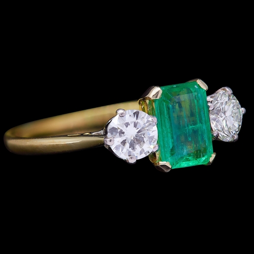 11 - EMERALD AND DIAMOND 3-STONE RING, set with a central emerald of approx. 1.01 ct. Flanked with a diam... 