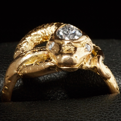 60 - DIAMOND SNAKE RING, in 18 ct. gold. Designed as a curled snake, set with a pear shaped diamond to th... 