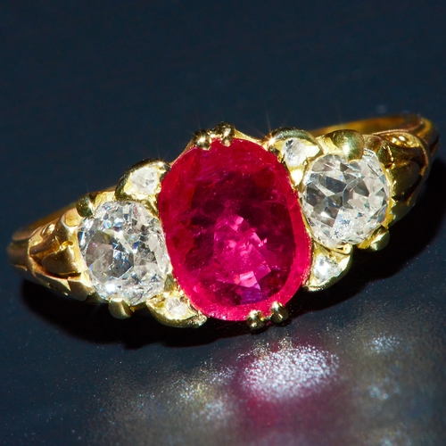 45 - RUBY AND DIAMOND DRESS RING, set with a central ruby of approx. 0.61 ct. Flanked with a diamond on e... 
