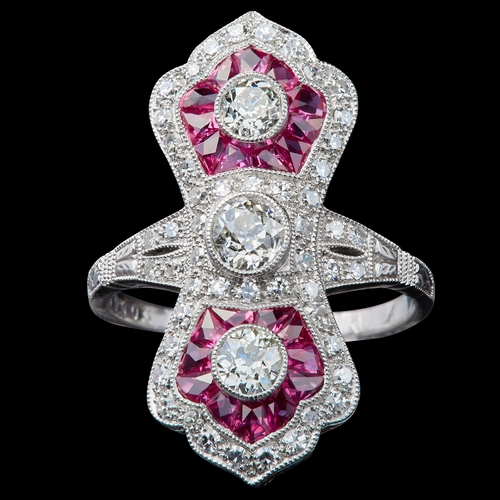 169 - ART-DECO STYLE RUBY AND DIAMOND RING, in platinum. Set with 3 larger central diamonds of which 2 sur... 