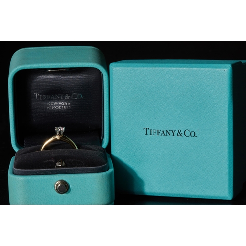 13 - TIFFANY & CO, DIAMOND SOLITAIRE RING, in 18 ct. gold and platinum. Set with a diamond of approx. 0.3... 