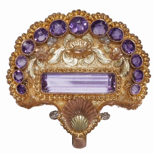 165 - ANTIQUE AMETHYST SHELL BROOCH, designed as a shell, set with amethyst. W. 3.3 cm. 6 grams.