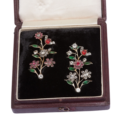 100 - PAIR OF GEORGIAN FLORAL BROOCHES, the flowers set with foiled back multicolor paste stones. L. 5.3 c... 