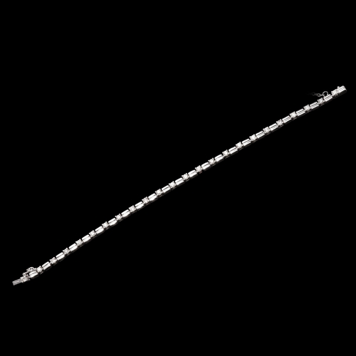 126 - DIAMOND BRACELET. 18 ct. gold. set with diamonds totalling approx. 2 ct. L 18.5 cm. 11.7 grams.