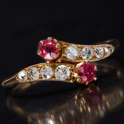 133 - RUBY AND DIAMOND TWIST RING, set with 2 rubies, flanked with diamonds on the shoulders. Size N. 2 gr... 