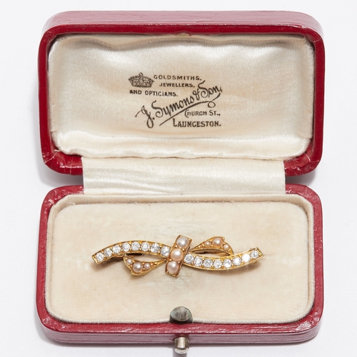 32 - ANTIQUE DIAMOND AND PEARL BOW BROOCH . with diamonds totalling approx 0.40 ct . with pearls, in a fo... 