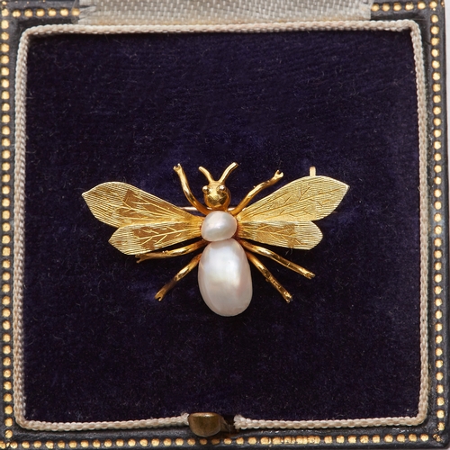 134 - VICTORIAN PEARL AND DIAMOND FLY BROOCH, in 15 ct. gold. Set to the body with 2 pearls. The rings wit... 