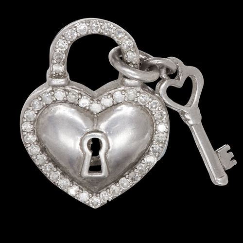 15 - PADLOCK DIAMOND CHARM PENDANT WITH KEY. The surmount set with diamonds. With small key. L. 1.7 cm. 1... 