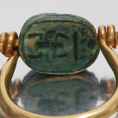 68 - FAIENCE SCARAB SWIVEL RING, in 18 ct. gold. The scarab as a swivel, with carved bottom. Size F. 3.3 ... 