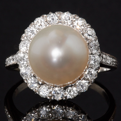 38 - LARGE PEARL AND DIAMOND CLUSTER RING, set to the centre with a large pearl of approx. 10.7 x 10.6 x ... 