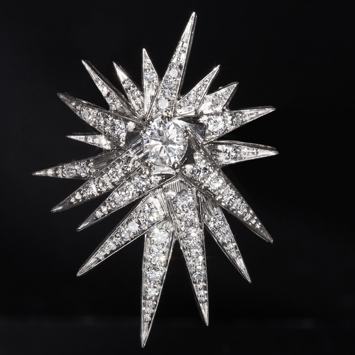 59 - DIAMOND STAR BROOCH, set with diamonds totalling approx. 1.70 ct. With the center being approx. 0.44... 