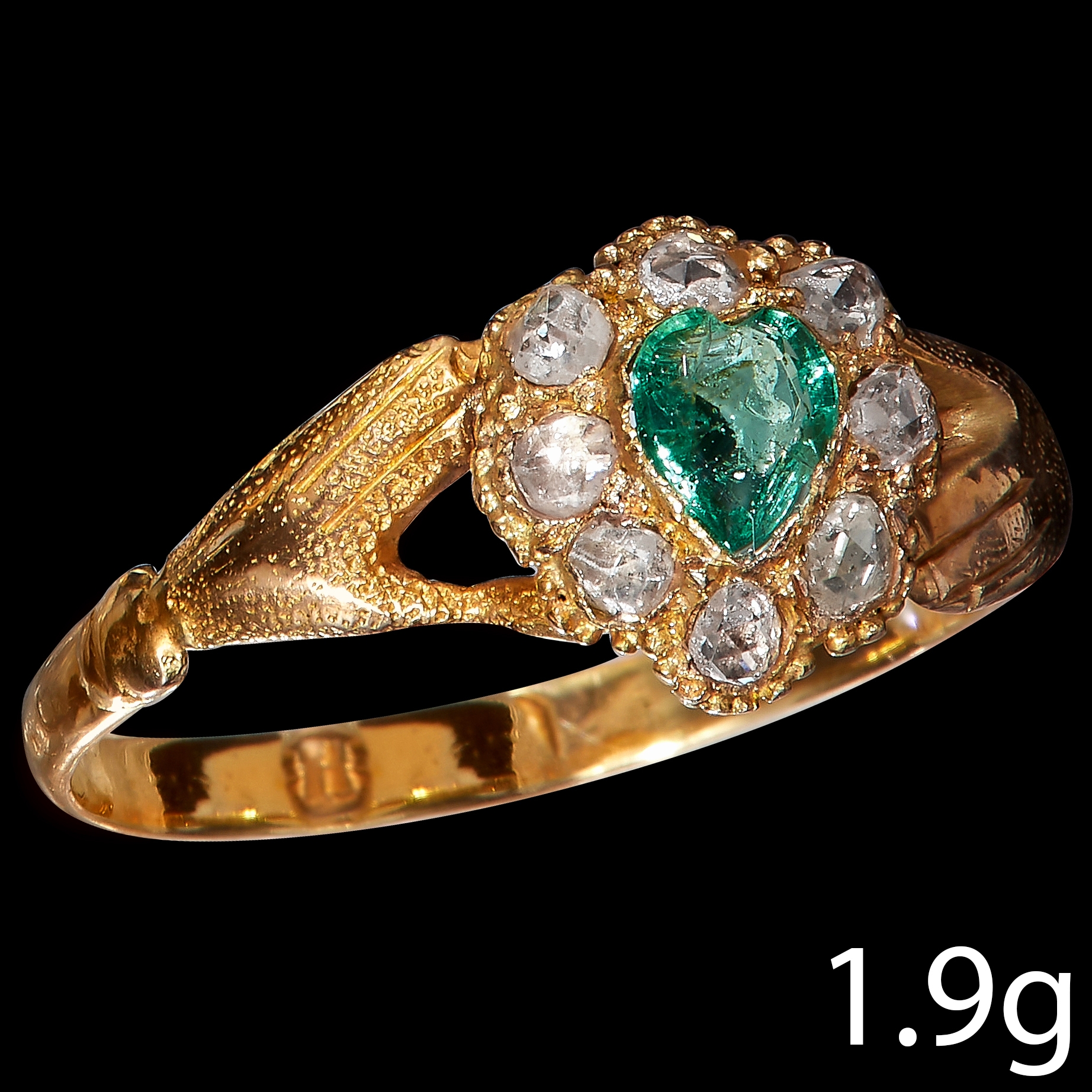 ANTIQUE VICTORIAN CLADDAGH RING, In high carat gold Vibrant