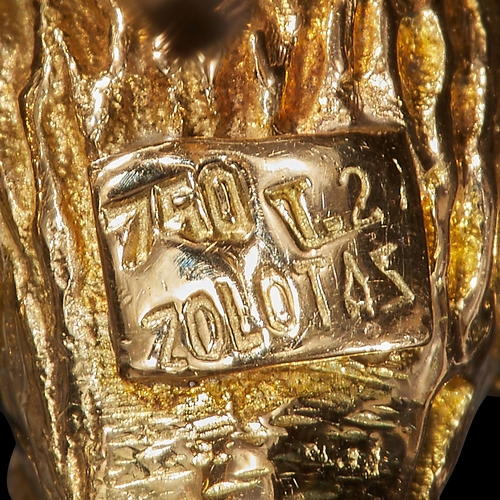 ZOLOTAS, PAIR OF RAMS HEAD SCROLLING EARRINGS in 18 ct. gold and silver