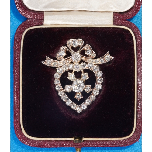 125 - VERY FINE ANTIQUE DIAMOND HEART BROOCH,
High carat gold.
Largest diamond approx. 0.76 ct. 
Diamonds ... 