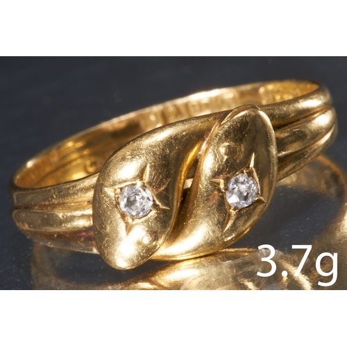 138 - DIAMOND DOUBLE SNAKE RING,
18 ct. gold.
Diamonds bright and lively.
Size P 1/2.
3.7 grams.