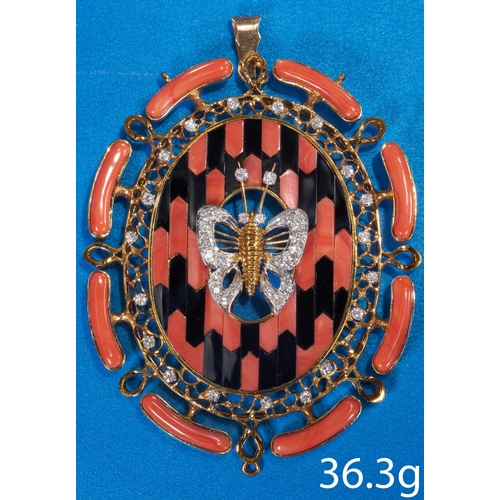 151 - VERY FINE AND LARGE CORAL ONYX AND DIAMOND PENDANT,
High carat gold.
The center with a diamond set b... 