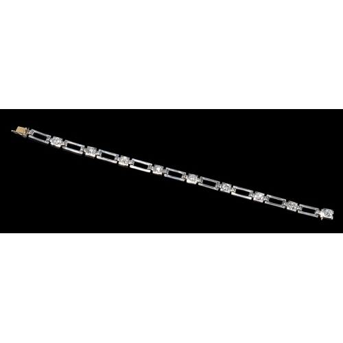 188 - DIAMOND BRACELET,
14-ct. gold.
Diamonds totalling approx. 2.25 ct. G-H colour, VS/SI clarity.
L. 17 ... 