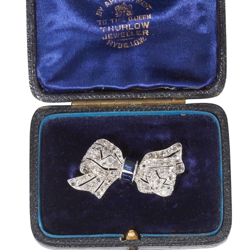 40 - FINE EDWARDIAN SAPPHIRE AND DIAMOND BOW BROOCH,
Platinum.
Rich and vibrant blue sapphires.
Diamonds ... 