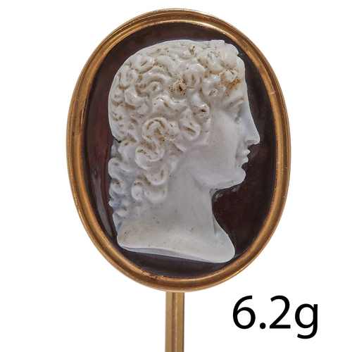 42 - HARD STONE CAMEO STICK PIN, 
The carved cameo depicting a portrait in profile.
L. cameo 18 mm.
6.2 g... 