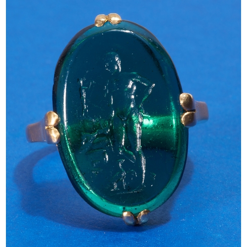 7 - 19TH CENTURY CARVED GREEN INTAGLIO RING.
Testing gold.
Head L: 2.25 cm.
Head W: 1.6 cm.
Size: L 1/2
... 