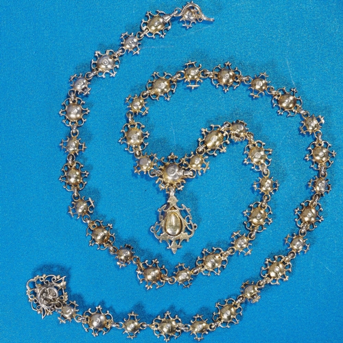 159 - RARE ANTIQUE GEORGIAN GARNET AND PASTE NECKLACE,
The larger links set with a garnet.
Alternated with... 