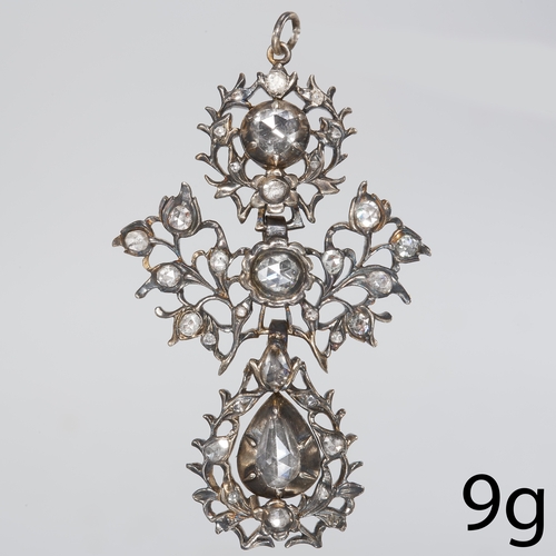 33 - ANTIQUE DIAMOND PENDANT,
Bright and lively rose cut diamonds.
L. 5.2 cm.
9 grams.