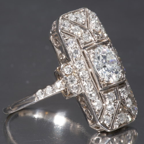 18 - LARGE ART-DECO DIAMOND RING,
platinum.
Diamonds totalling approx. 2.10 ct.
Center diamond 1.10 ct.
B... 