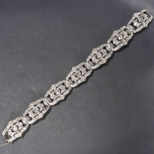 133 - ART DECO DIAMOND BRACELET.
Testing platinum.
Set with bright and lively diamonds totalling approx. 8... 