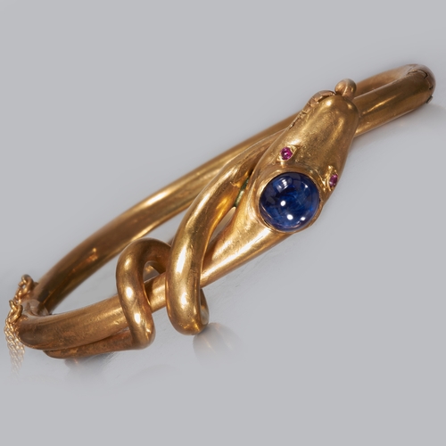 167 - ANTIQUE SNAKE BANGLE,
High carat gold.
Vibrant sapphire to the head of approx. 2.70 ct.
Inner diam. ... 